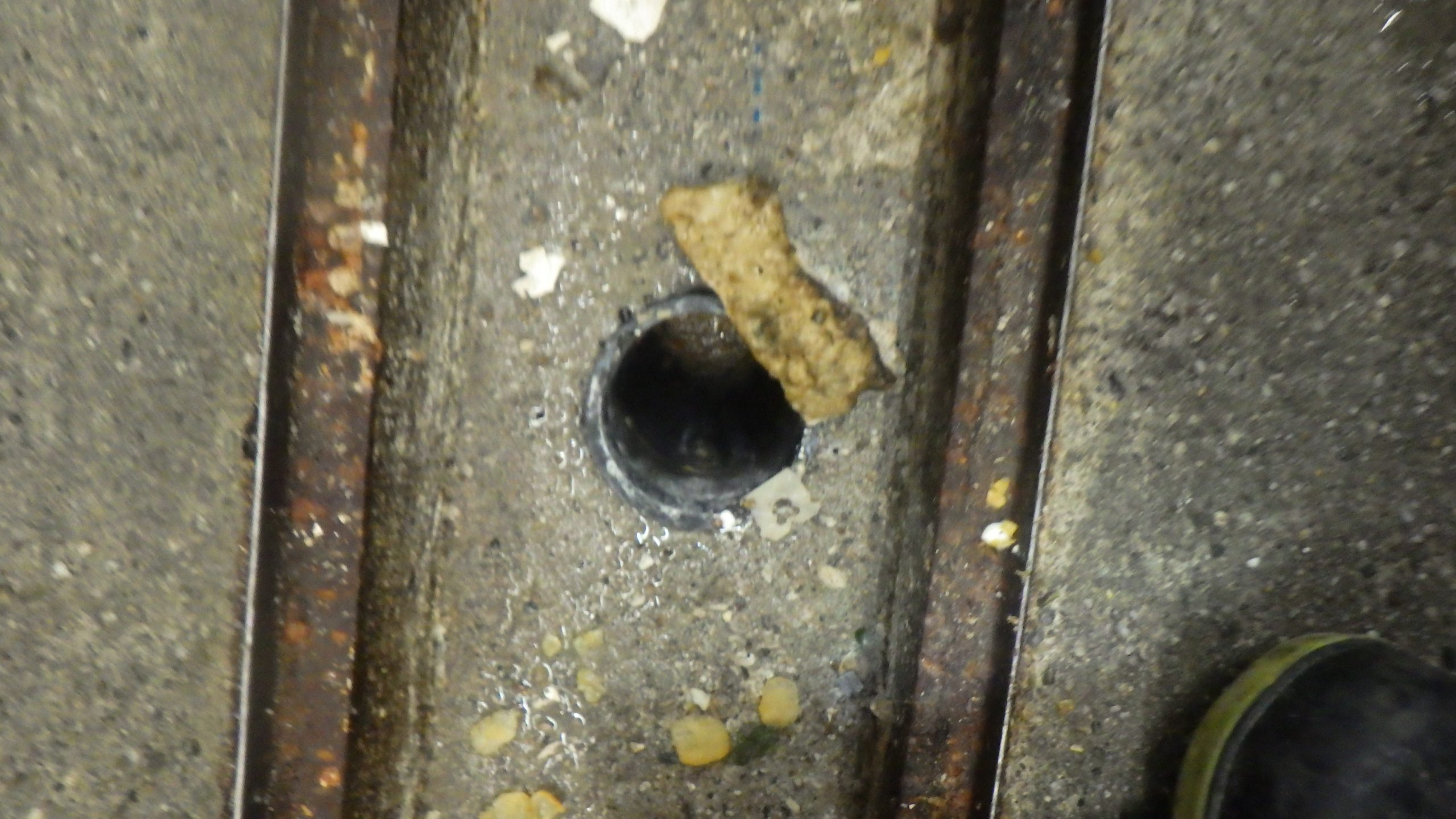 【施工事例】飲食店舗の厨房排水詰まりを高圧洗浄で解消しました｜大阪